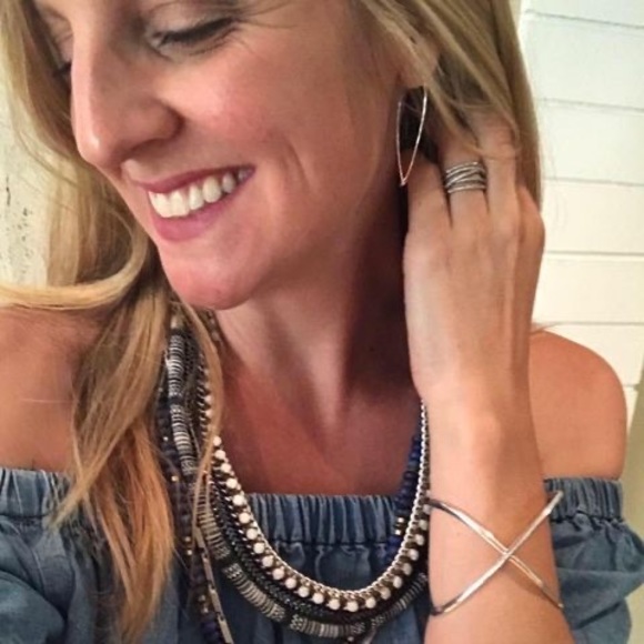 Meet your Posher, Cassandra - Picture 1 of 1